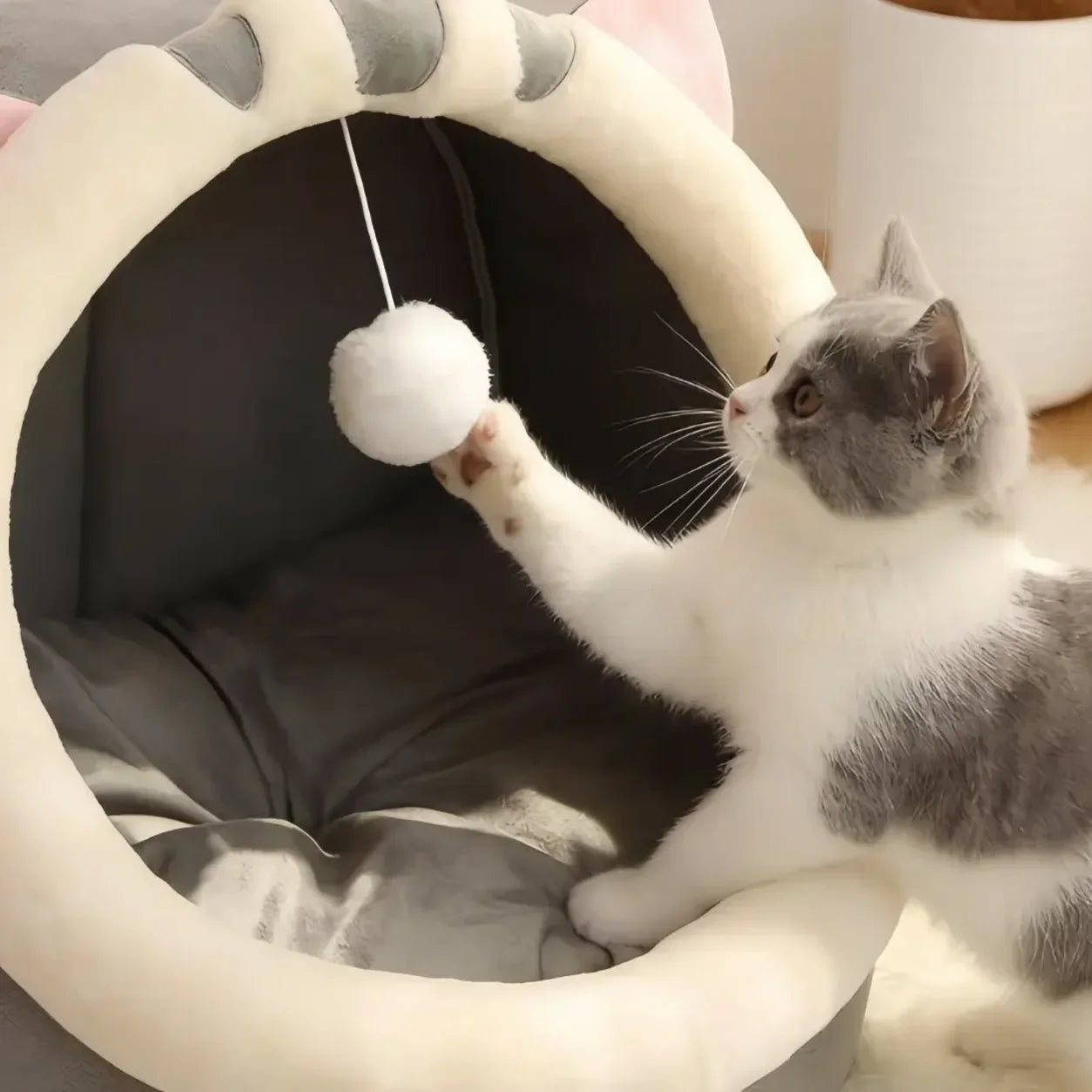 Cama Toca Ursinho para Gatos em Pelúcia + BRINDE: Luva Removedora de Pelos